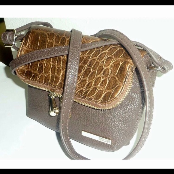 Kenneth Cole Reaction CrossBody Handbag Foldover - Picture 5 of 5